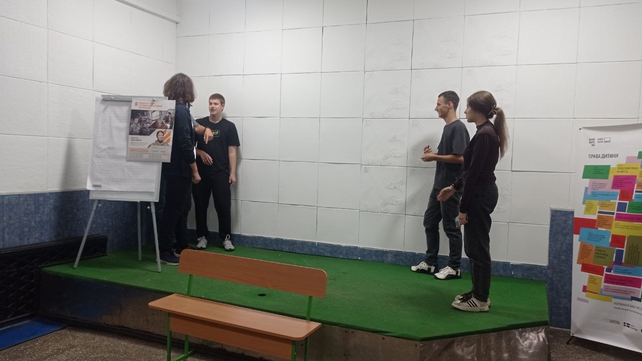Першокурсники знайомляться через театр