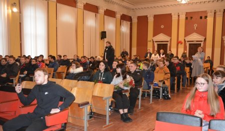 Рівні серед рівних