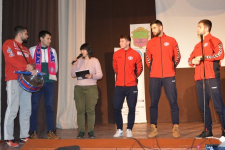 Рівні серед рівних